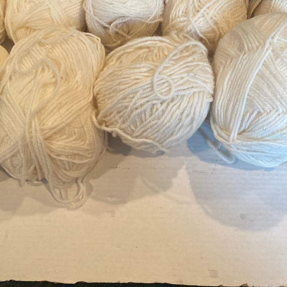 NWT & Vintage 9 skeins Rauma & Nomotta White & Off-White Wool Yarn - Picture 5 of 5